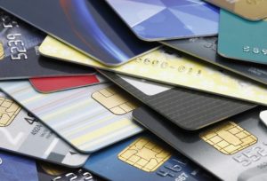 Онлайн или офлайн: где оформить кредитную карту проще и выгоднее