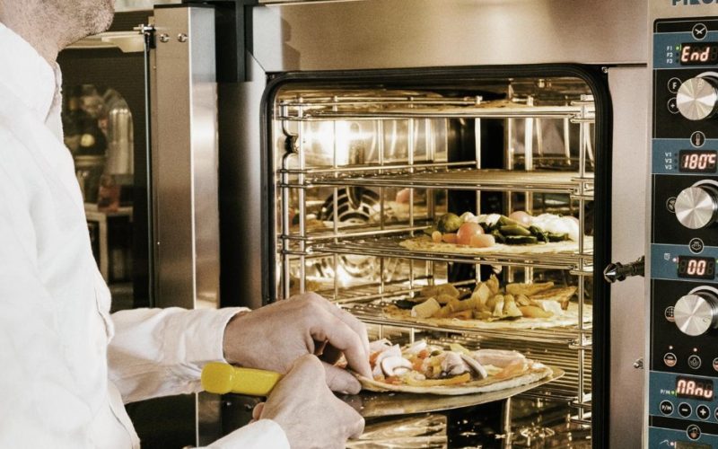 Жарочный шкаф vs духовка: в чем разница и что лучше для общепита